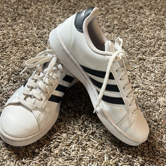 Women’s size 7 Grand Court Addidas shoes black and white - Picture 4 of 7